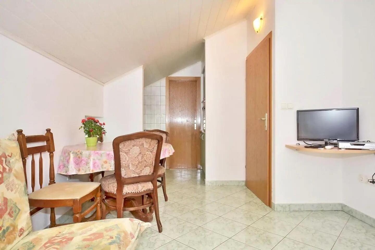 Apartment Toma โอมิช ภายนอก รูปภาพ
